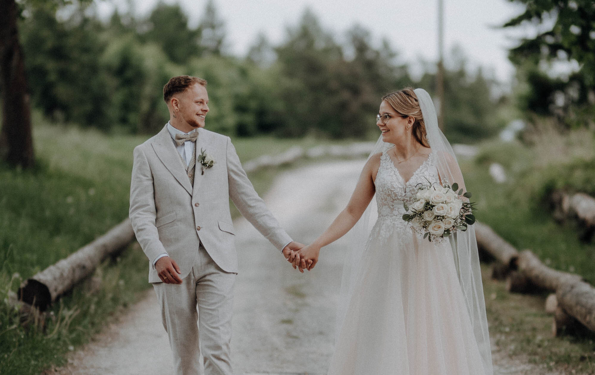 20250517-unik-design-Hochzeit-Alex-Noah-1951-low